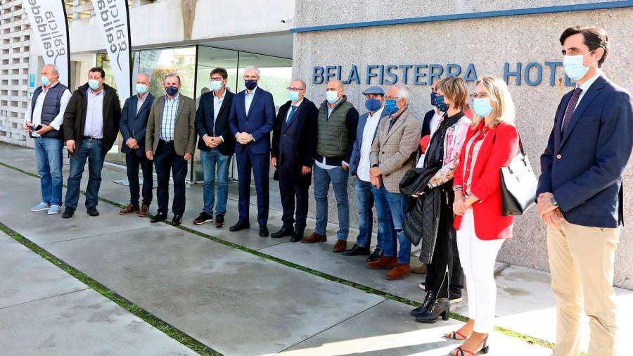 Asistentes ao acto de entrega do selo Galicia Calidade ao hotel Bela Fisterra pola instalación de xeotermia. Foto: Xunta