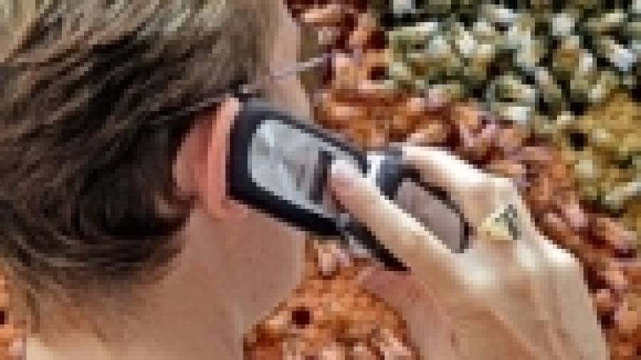 La OMS advierte del posible riesgo de cáncer cerebral por el uso de móviles