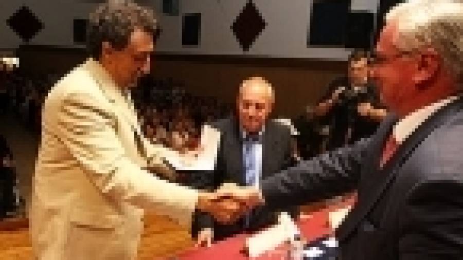 Vicente Araguas recibe o título de Fillo Predilecto de Neda