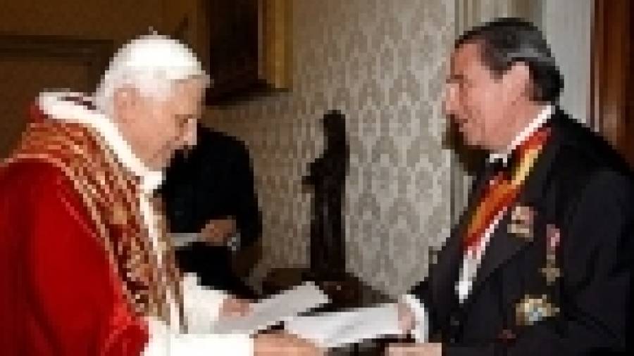 Paco Vázquez deja el Vaticano y aspira a relevar a Múgica