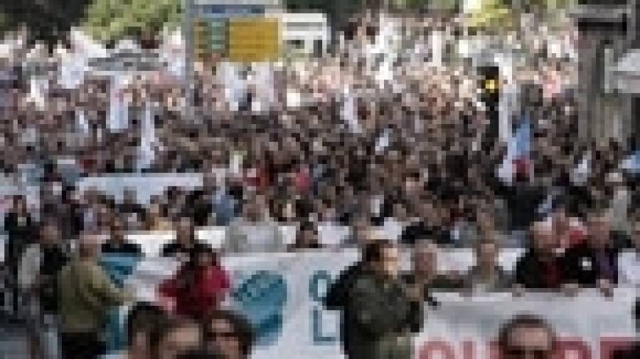 Miles de personas se manifiestan en Santiago de Compostela por el derecho a vivir en gallego