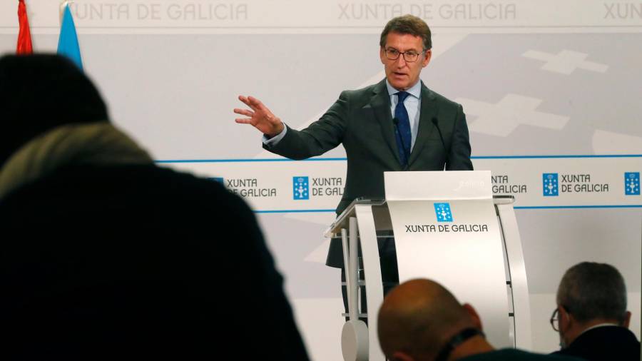 consello. El presidente gallego, Alberto Núñez Feijóo, ayer en rueda de prensa tras la reunión de su Ejecutivo. Foto: Efe