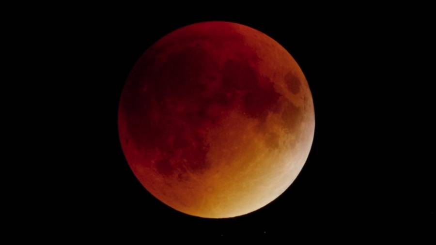 En 2015 un eclipse lunar total también coincidió con una superluna. (Fuente, nationalgeographic.es. Autor, Tim Laman)