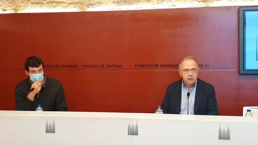Prol, izquierda, con Sánchez Bugallo en la rueda de prensa