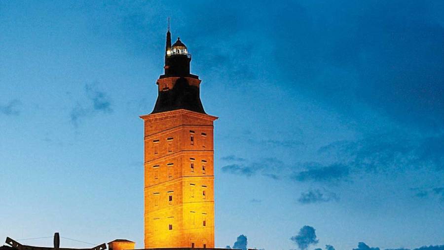 Torre de Hércules, luz constante desde el siglo I