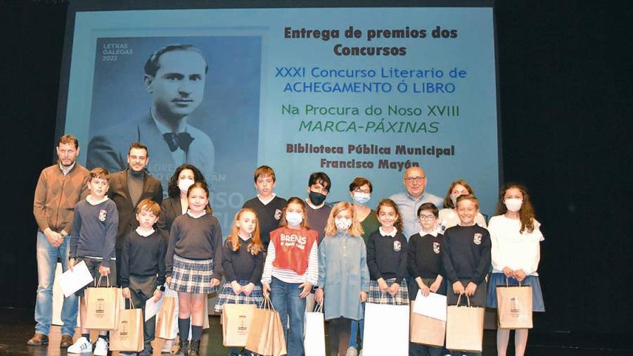 Acto de entrega de premios dos concursos literarios da Biblioteca Francisco Mayán, de Cee. Foto: Rafa Quintáns