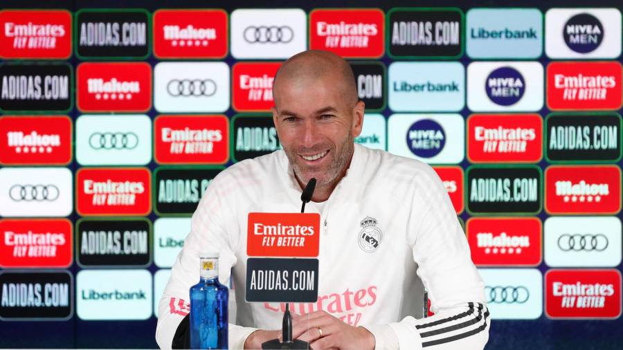 El entrenador del Real Madrid, Zinedine Zidane, da una rueda de prensa en el ámbito de una sesión de entrenamiento del equipo el pasado martes, en Valdebebas. EFE/REALMADRID.COM