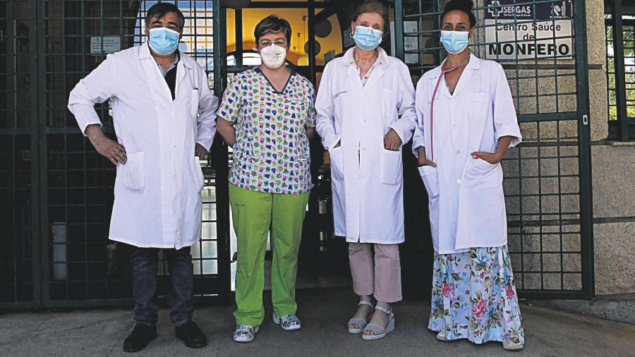 centro de salud. Cuatro profesionales resisten en Monfero. Foto: Efe
