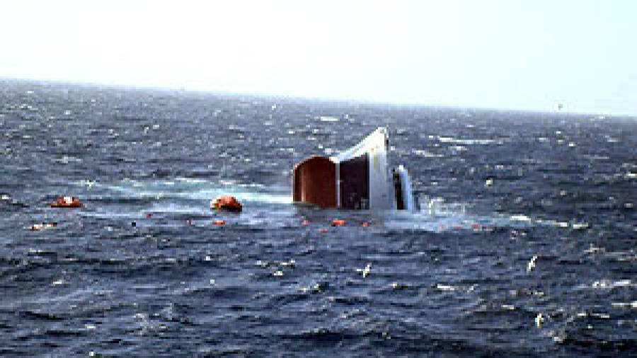 A salvo los 22 marineros del 'Monte Galiñeiro', hundido en Terranova