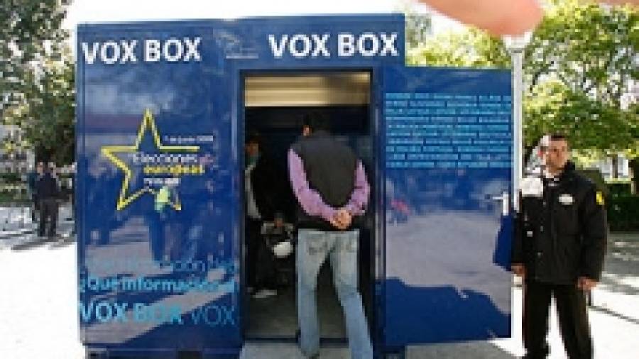 Bugallo insta a que los ciudadanos expresen que Europa quieren tener en la 'Vox Box' de la Alameda
