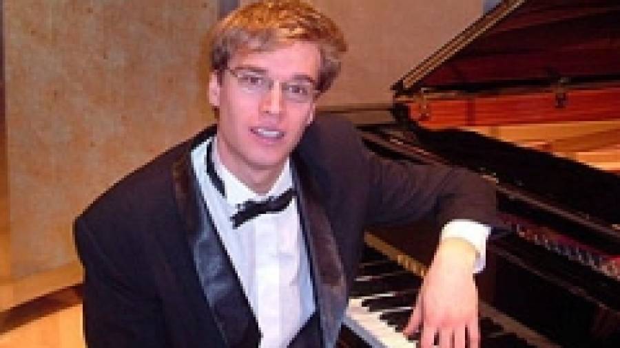 Pablo Galdo: profesor más joven al piano de la academia Chopin