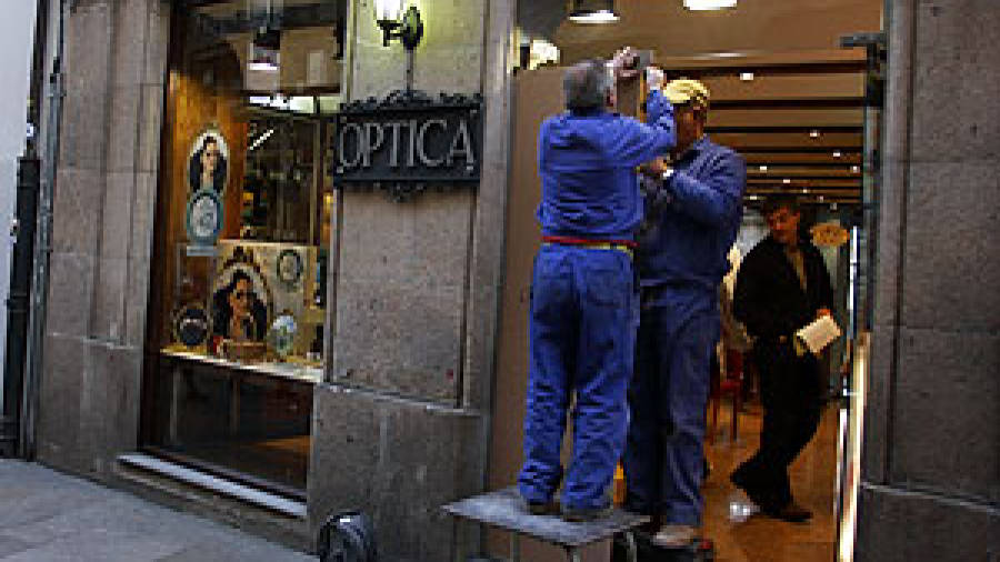 Un joven roba 6.500 euros en gafas de lujo de la tienda Multiópticas Galerías