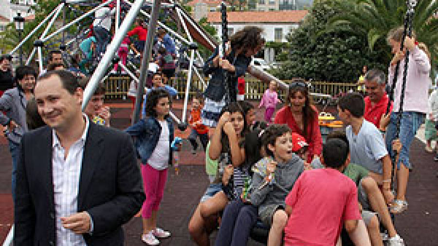 Los niños de Portosín ya tienen abierto para su disfrute el parque infantil