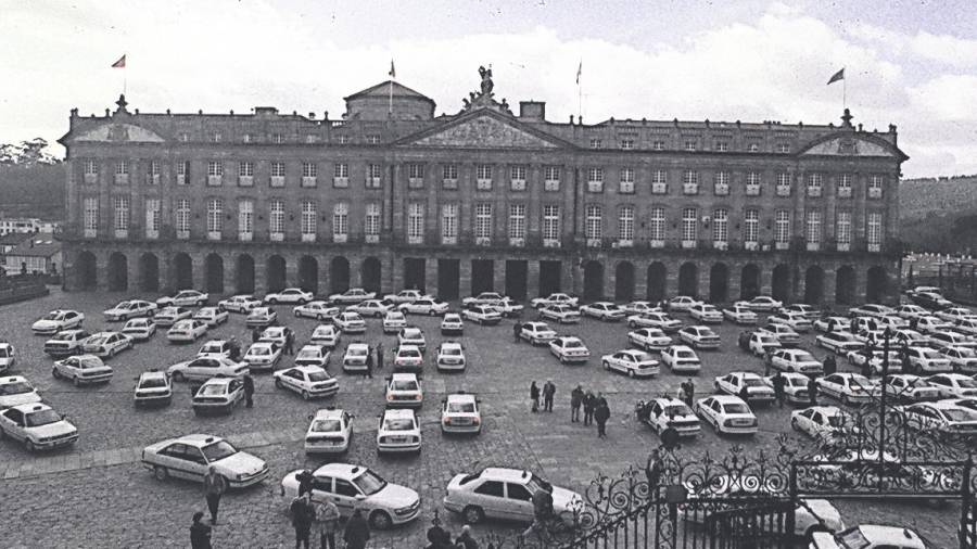 Protesta. Concentración de taxistas en la Plaza del Obradoiro de Santiago en repulsa y denuncia del crimen de Ordes Foto: ECG/Archivo