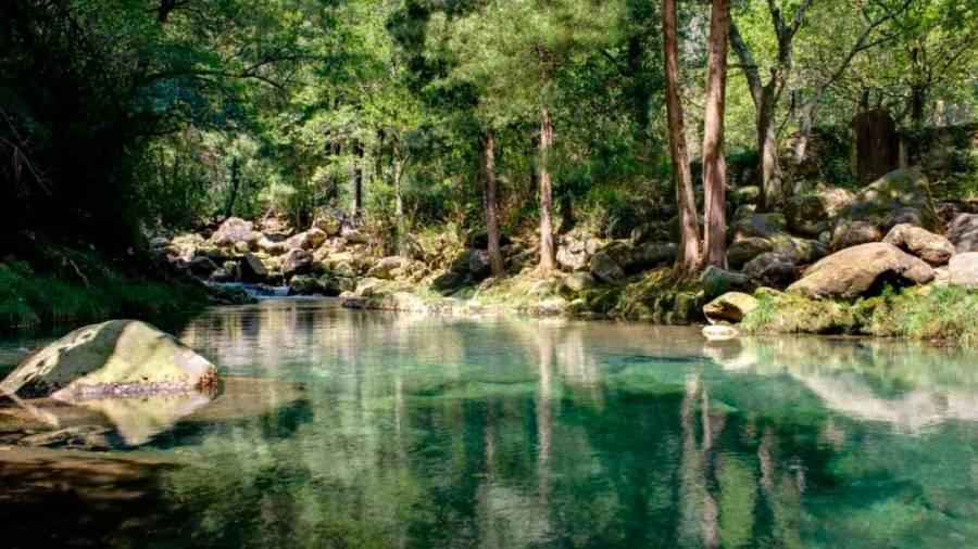 NATUREZA. Un dos fermosos recunchos das piscinas naturais do río Pedras, na Pobra.