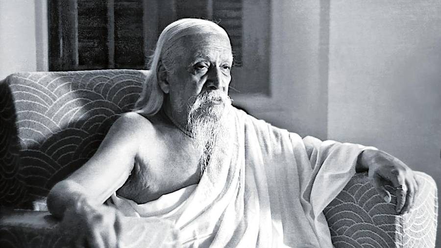 Sri Aurobindo, maestro de yoga, poeta y filósofo indio que defendió la independencia de la India.