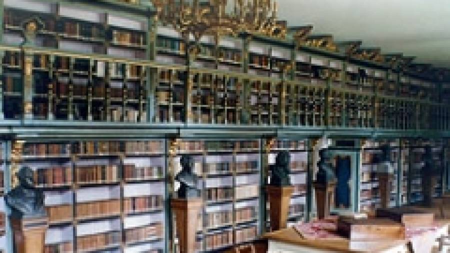Treinta mil joyas bibliográficas llenan la 'desconocida' Biblioteca América