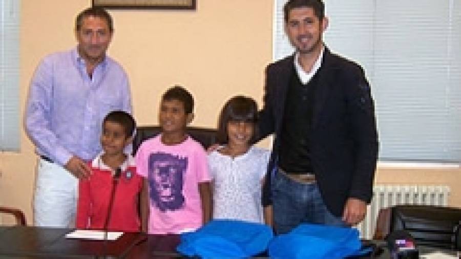 Luis Oujo y Xavier Quiñoy despidieron a los niños saharauis