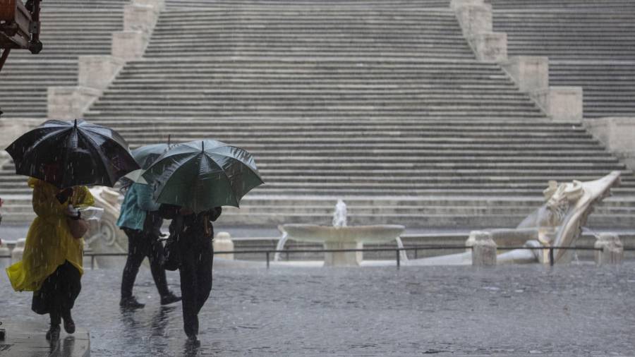 Roma (Italia), 08/12/2020.- Intensas precipitaciones en Roma (Italia). EFE/EPA/ANSA/MASSIMO PERCOSSI