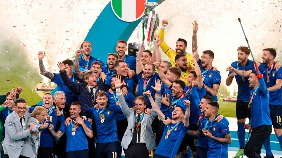 Los jugadores de Italia celebran el título de la Eurocopa. Foto: Facundo Arrizabalaga
