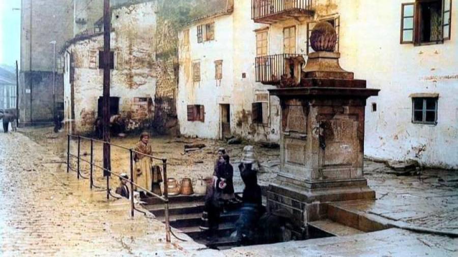 1905. Porta do Camiño. Otro lugar de encuentro para los habitantes de Santiago a principios del siglo XX.