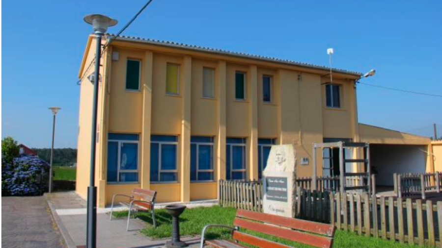 Escola unitaria de Castromil, na parroquia de Salto. Foto: Concello de Vimianzo