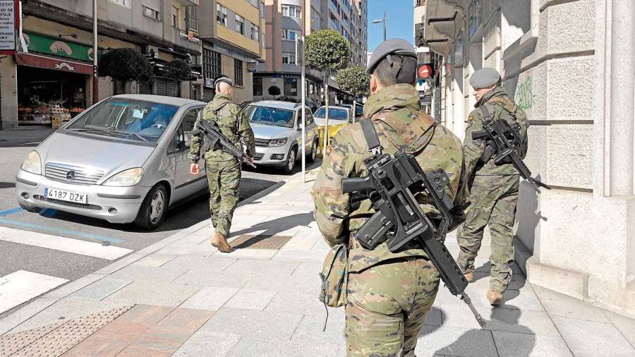 'Toman' las calles de Vigo, A Coruña y Pontevedra los militares de Brilat y UME