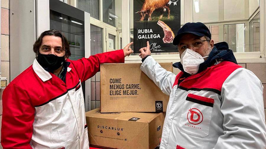 Portas con Pietro Uzzauto, derecha, que regenta la distribuidora napolitana Meat Premium. Foto: Discarlux