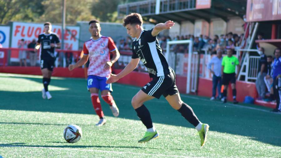 TITULAR Pablo Durán disfrutó de su primer partido en el once inicial. Foto: SD Compostela