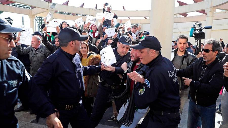 Protestas de periodistas en Argelia contra la represión del régimen. Foto: EFE
