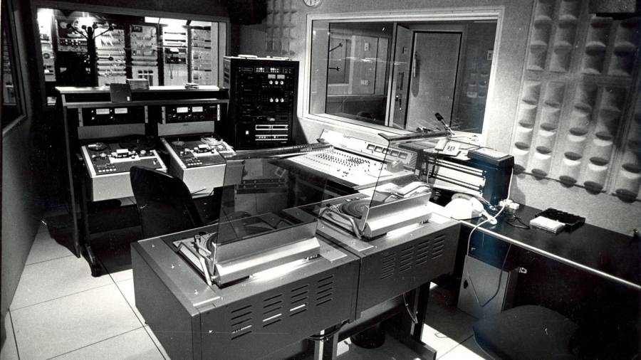 Estudios de la Radio Galega en San Caetano, en el año 1985, cuando empezaron a emitir por primer vez. Foto: ECG