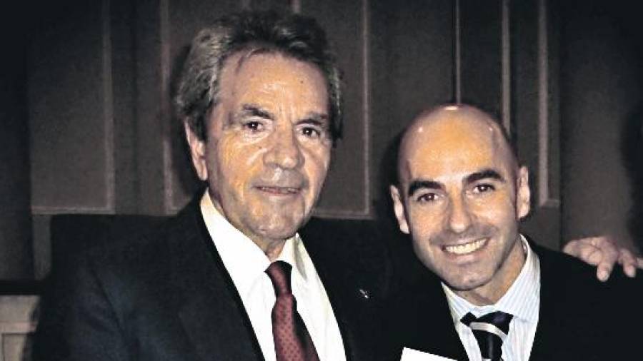 El doctor Modesto Vázquez Noguerol, tristemente desaparecido hace algo más de una década, izquierda, junto a su hijo Juan Noguerol