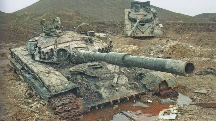 Tanques rusos destruidos en la guerra de Chechenia. La superioridad militar rusa no sirvió para contrarrestar la resistencia de los chechenos.
