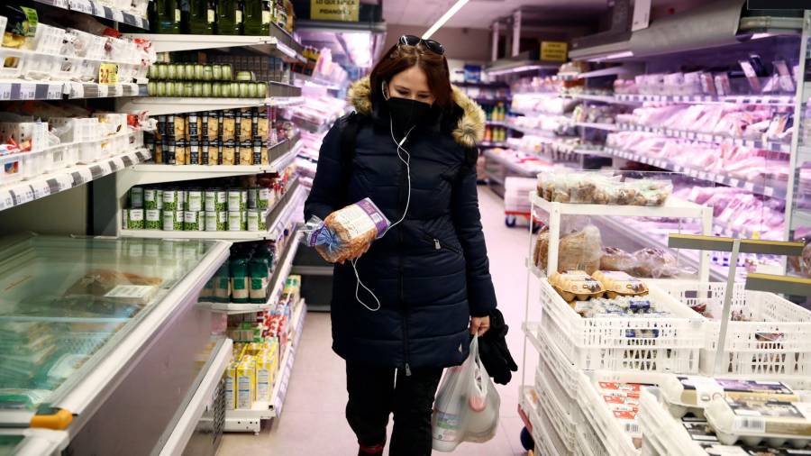 variedad. Los supermercados e hipermercados son los principales canales de compra para los consumidores que quieren llevar una dieta saludable. Foto: Javier López