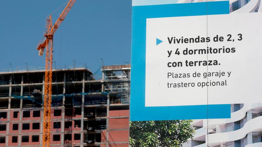 Las compraventas de viviendas experimentaron en Galicia la mayor caída autonómica el pasado mes de junio. Foto: EFE/Kai Försterling