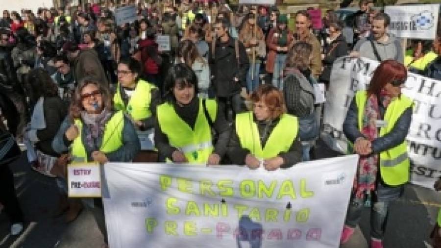 Medio millar de trabajadores eventuales del Sergas piden estabilidad laboral