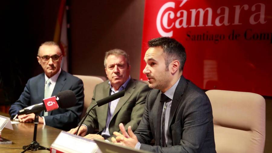 Fernando Guldrís, a la derecha, en una imagen de archivo junto a José Carballo, primer ejecutivo de Finsa y un referente dentro del empresariado santiagués. Foto: Conchi Paz