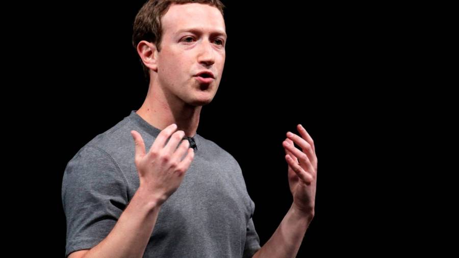 Zuckerberg acusa a Tim Cook de faltar a la verdad en sus críticas al modelo de negocio de Facebook