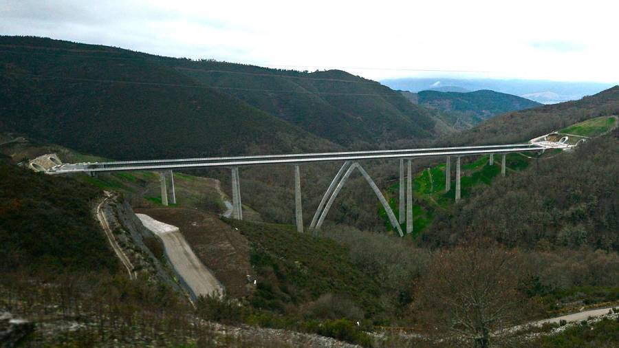 Al acabarse en 2019 el viaducto de Teixeiras, finalizaron en Ourense las obras de plataforma de alta velocidad. Foto: Almara