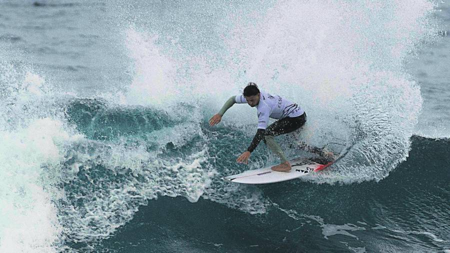 EXPERIMENTADO Gony Zubizarreta ha estado surfeando desde que tenía siete años. Foto: Fesurfing