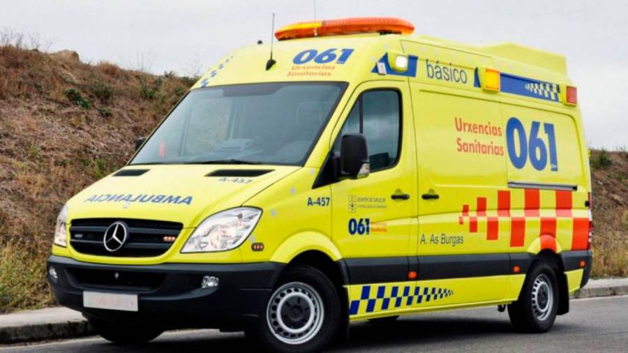 A muller ferida foi trasladada en ambulancia ao Hospital Virxe da Xunqueira, de Cee