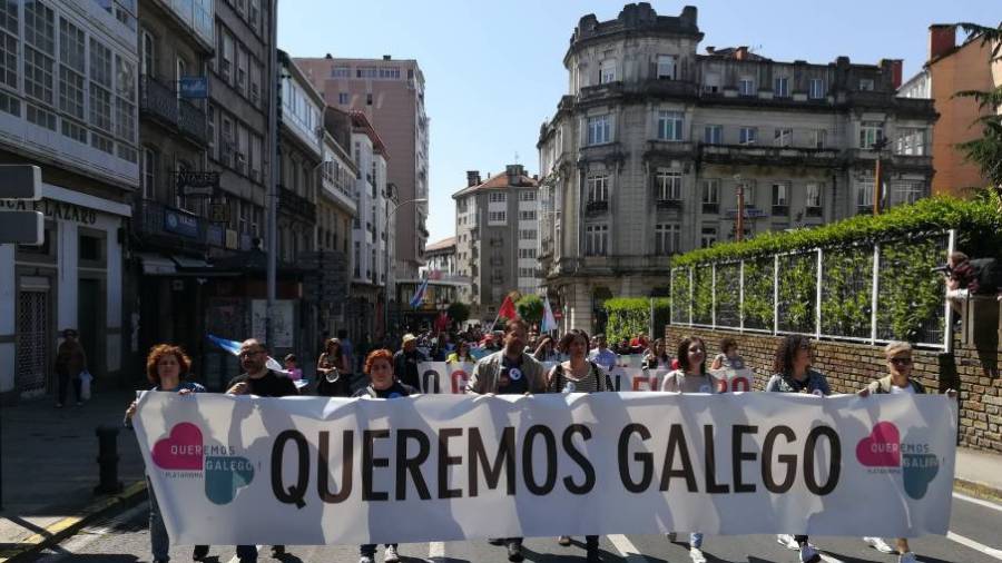 Multitudinaria manifestación nas rúas compostelás: 'En Galicia, en galego'