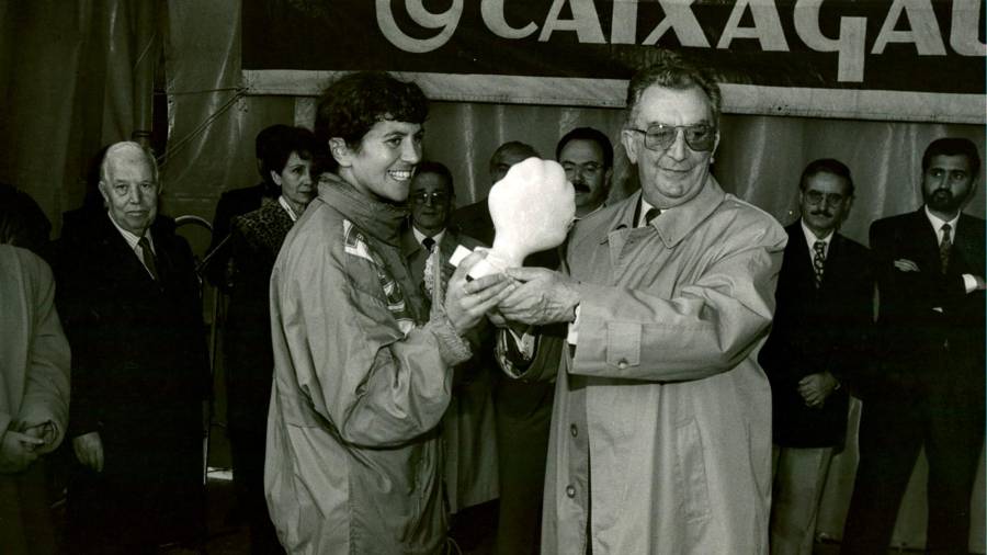 Antonio Castro en la entrega de premio en el Obradoiro.