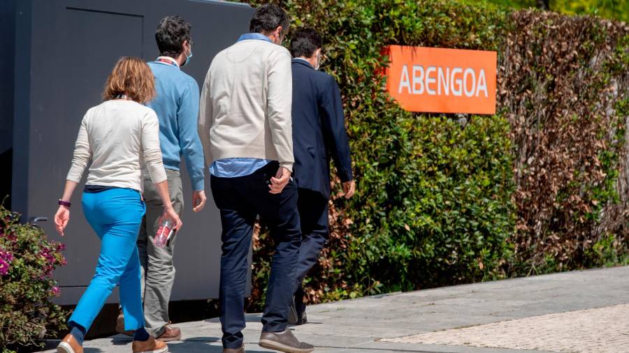 Personal de Abengoa en la sede central. Foto: Eduardo Briones/E.P.