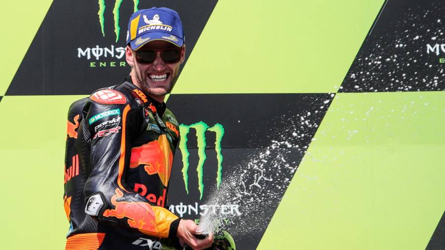 El piloto surafricano Brad Binder feliz por su primer triunfo en MotoGP Foto: Martin Divisek