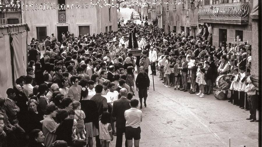 Procesión de las fiestas del Carmen, en 1969. Foto: Familia Rossi-González