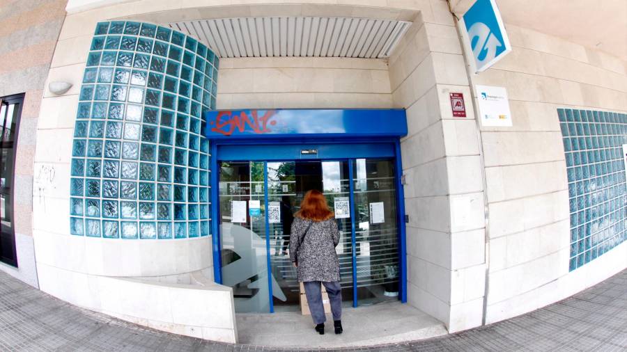 Galicia encadena ya ocho meses de descensos en las listas del paro