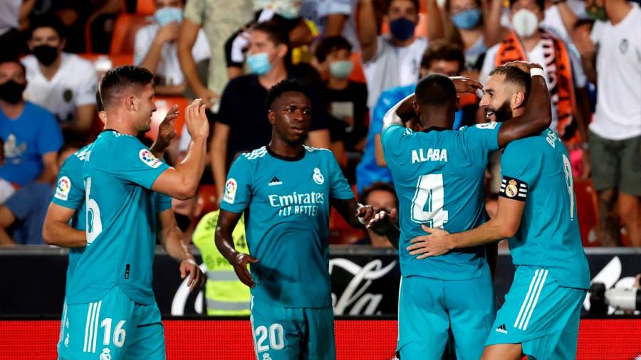 VICTORIA Los jugadores del Real Madrid celebran el segundo tanto, obra de Karim Benzema. Foto: Kai Fosterling