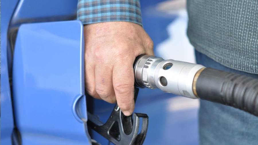 Dos investigadores gallegos demuestran intencionalidad en la bajada del precio de la gasolina los lunes
