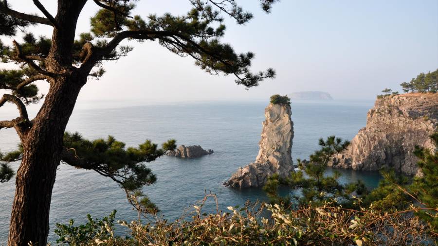 Oedolgae, unha illa rocosa en Cheonji-dong, unha das atraccións da ruta número sete. Foto: jejuolle.org 